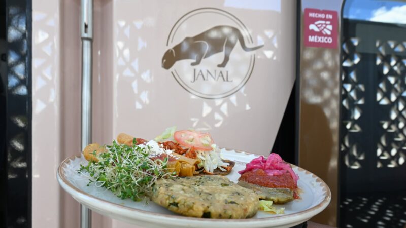 Cerveza artesanal y cochinita pibil deleitarán a los comensales de Janal, el nuevo restaurante a bordo del Tren Maya.