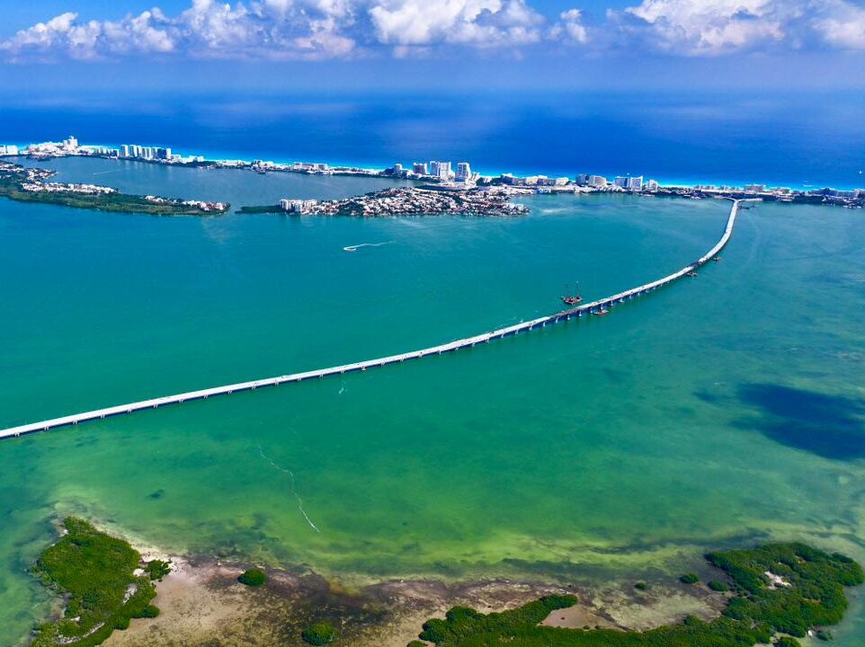 Puente Vehicular Nichupté alcanza 94.2% de avance global.