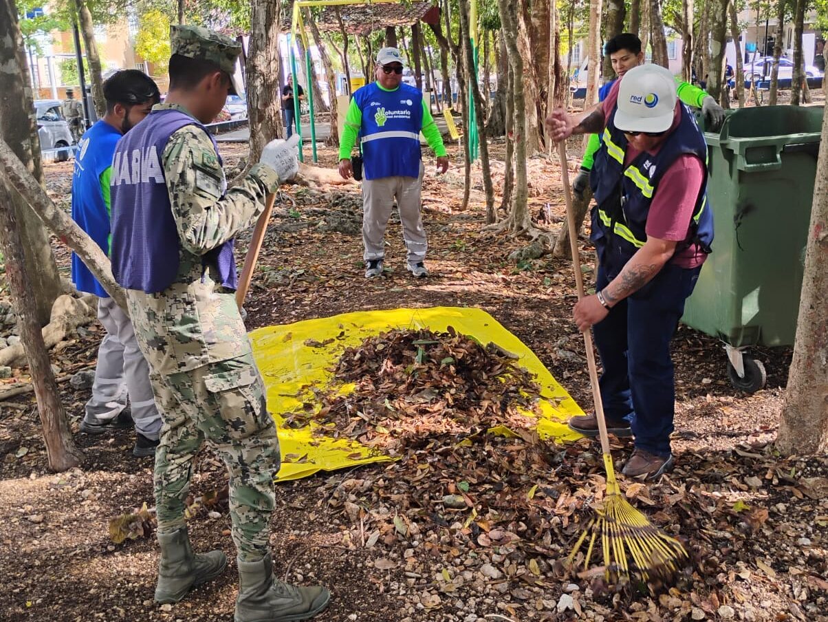 Iniciativa “Haciendo Barrio” rehabilita parque en Villas del Sol de Playa del Carmen.