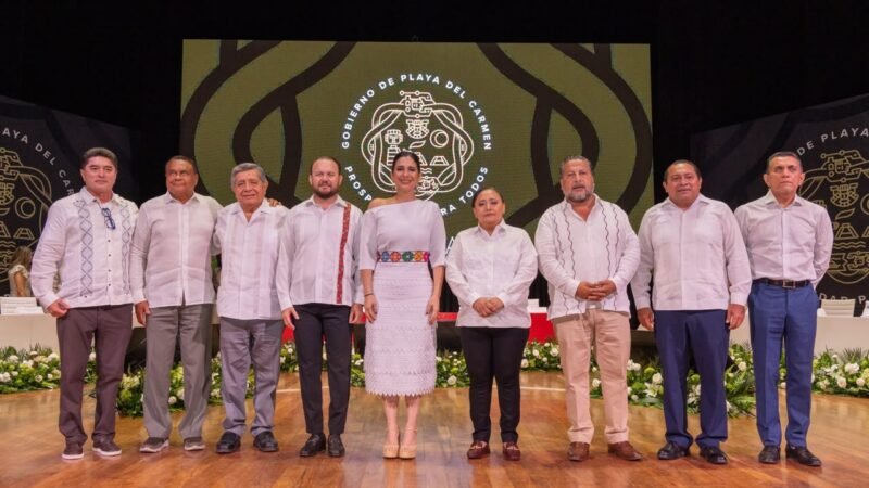 Celebra Playa del Carmen 33 años de historia; reconocen a fundadores.