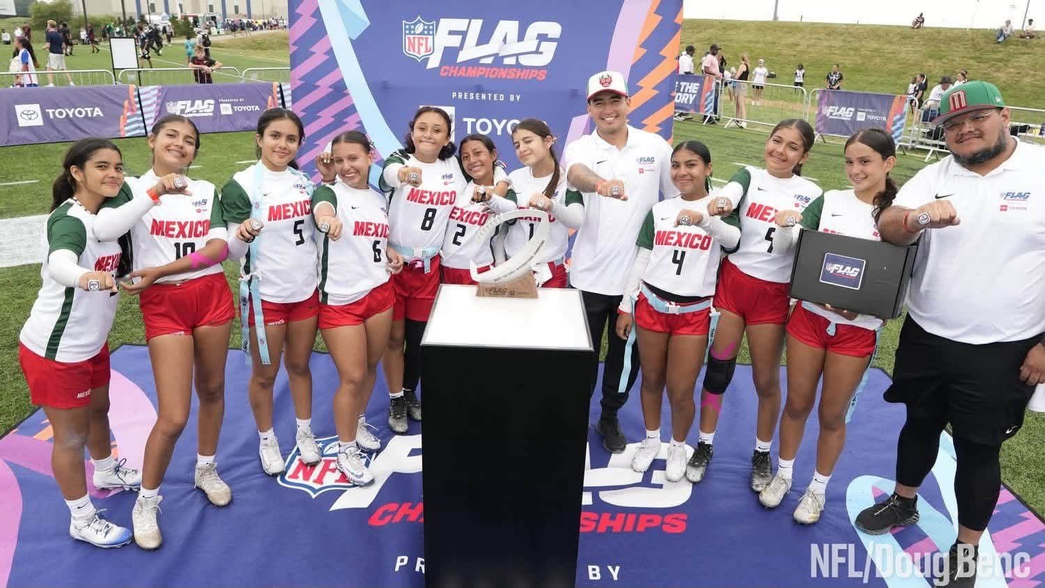 Mayas de Cancún conquistan el título femenil Sub-15 de los NFL FLAG Championships.
